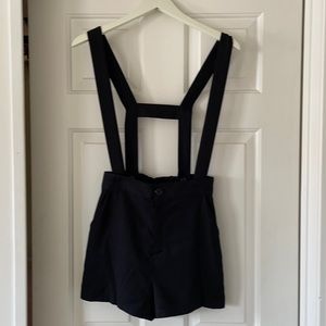 High Waisted overall shorts. Detachable overall straps.